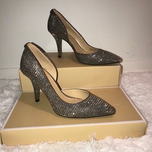 Michael kors shoes (Gold) 🔥glitter pumps.